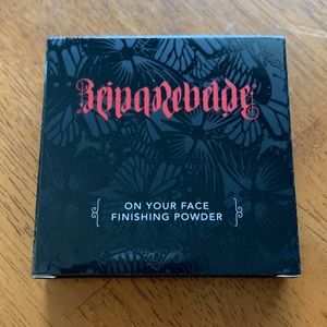 Reina Rebelde On Your Face Finishing Powder